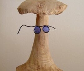 Intelligent mushroom, 2006, wood, wire, plastic, h. 38 cm Intelligent mushroom sculpture by Johann Boom